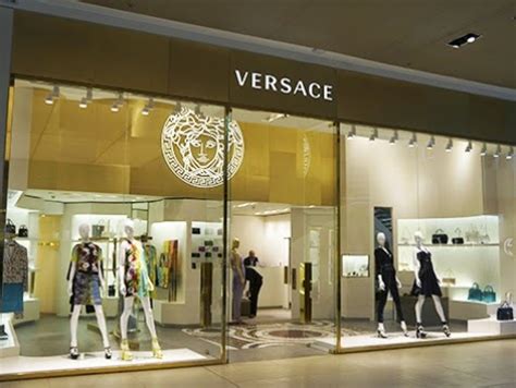 mila modella argentina versace|versace tienda oficial.